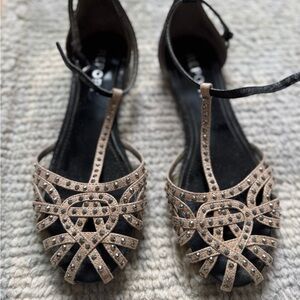 Elegant Tan Strappy Sandals